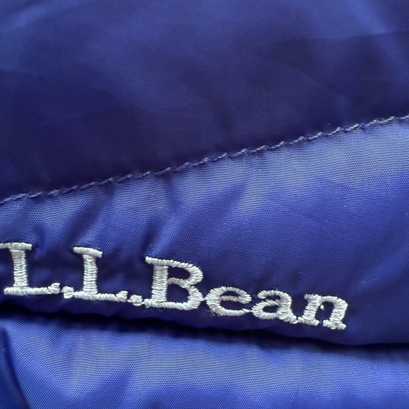L.L. Bean Women’s Blue Reversible Puffer Vest Jacket Size Small - Picture 4 of 6